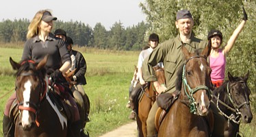 jazda w szyku dwójkowym podczas rajdu